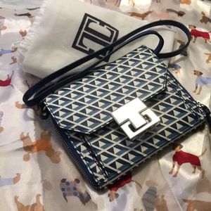 🎀 %💯 auth Ivanka Trump shoulder bag/wallet